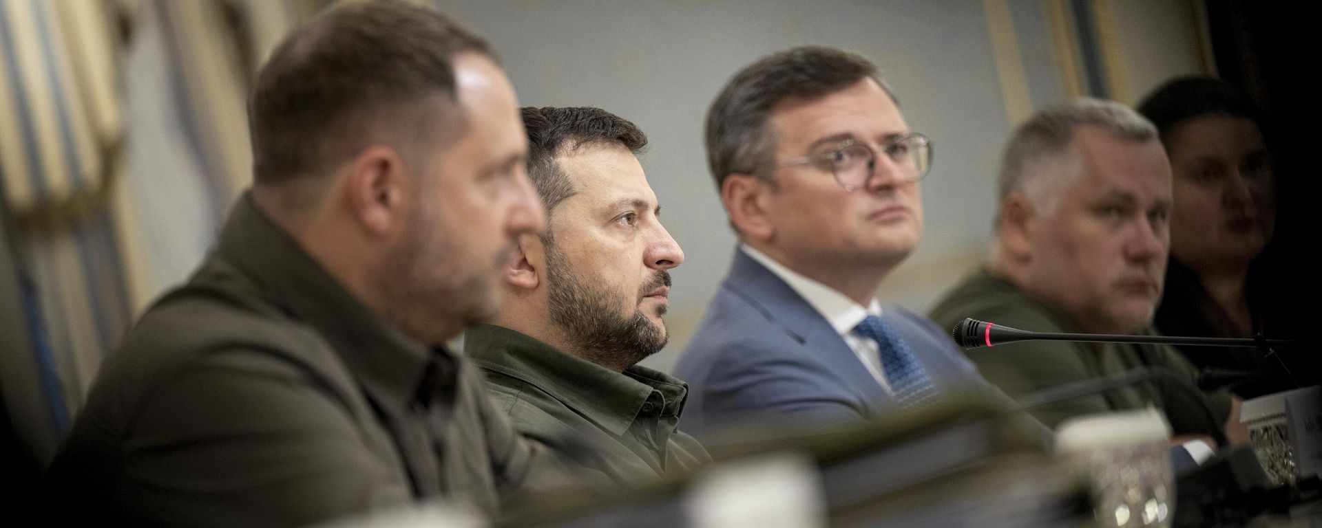 Ukraine's Head of the Office of the President Andriy Yermak, left, and Ukraine's now former Foreign Minister Dmytro Kuleba, second from right, listen as Ukraine's President Volodymyr Zelenskyy meets with U.S. Secretary of State Antony Blinken in Kyiv, Ukraine, Wednesday, Sept. 6, 2023. - Sputnik International, 1920, 19.11.2025