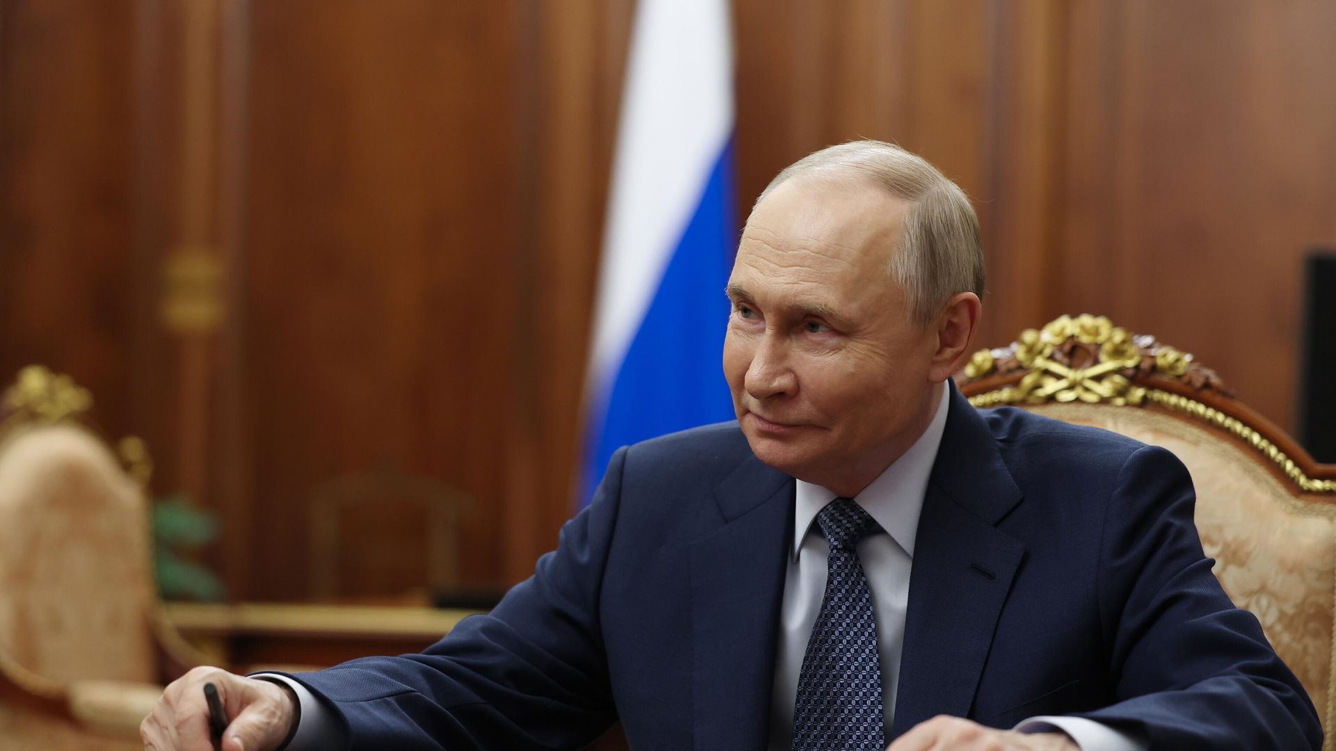 Russian President Vladimir Putin meets with Sberbank CEO and Chairman of the Executive Board Herman Gref at the Kremlin in Moscow, Russia. Russian President Vladimir Putin meets with Sberbank CEO and Chairman of the Executive Board Herman Gref at the Kremlin in Moscow, Russia. - Sputnik International, 1920, 22.08.2025