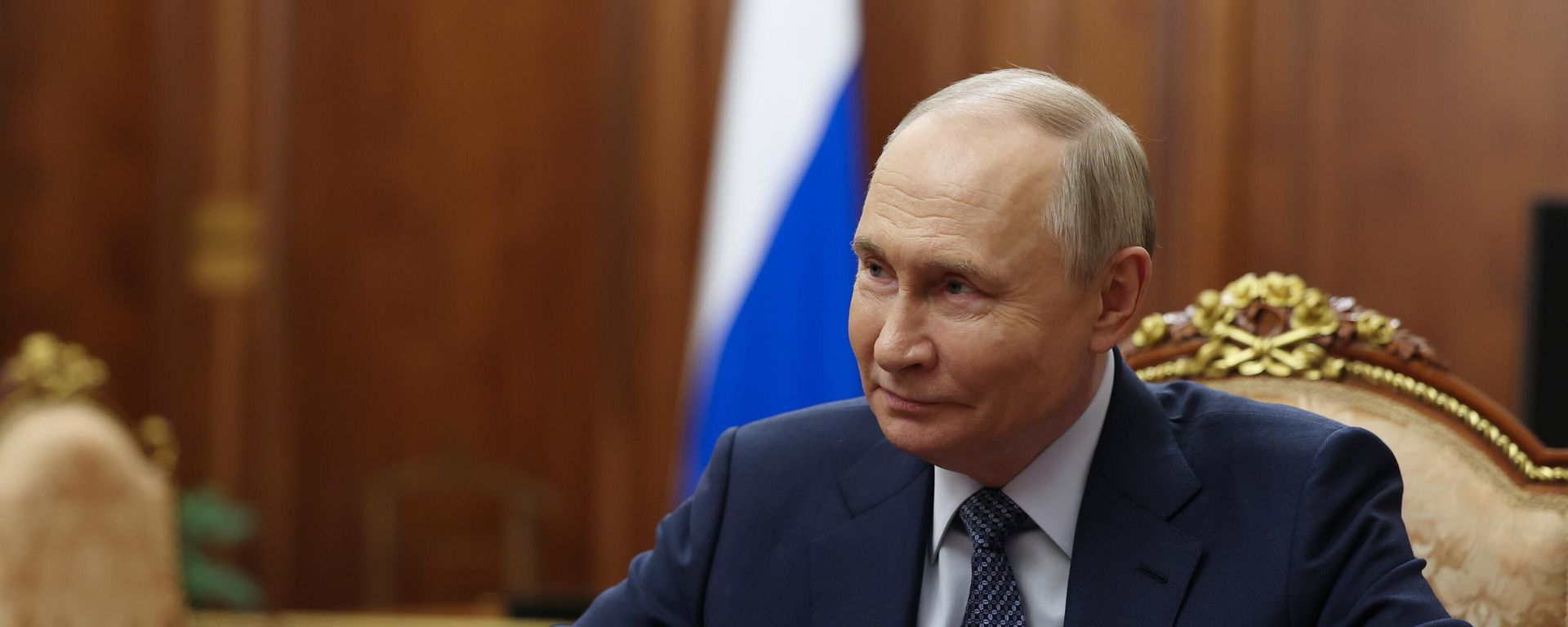 Russian President Vladimir Putin meets with Sberbank CEO and Chairman of the Executive Board Herman Gref at the Kremlin in Moscow, Russia. - Sputnik International, 1920, 29.07.2025