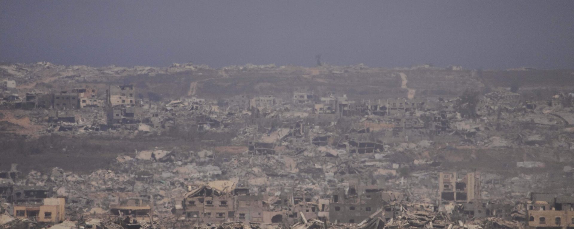Damaged buildings in the Gaza Strip, seen from southern Israel, Tuesday July 29, 2025 Damaged buildings in the Gaza Strip, seen from southern Israel, Tuesday July 29, 2025 - Sputnik International, 1920, 04.09.2025
