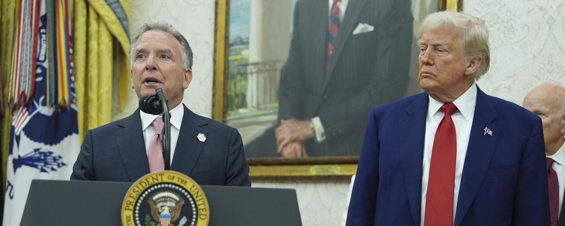 President Donald Trump, right, listens as White House special envoy Steve Witkoff, left, speaks during a swearing in ceremony for interim US Attorney General for the District of Columbia Jeanine Pirro, Wednesday, May 28, 2025, in the Oval Office of the White House in Washington - Sputnik International, 1920, 28.03.2026