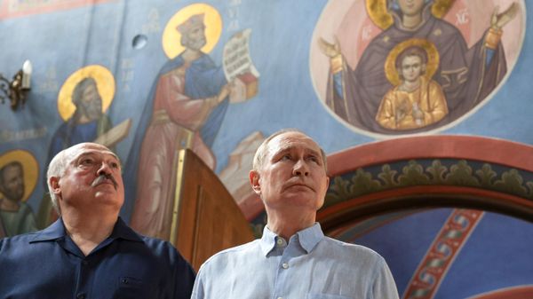 President Putin and President Lukashenko visit a church in Valaam outside Saint Petersburg, August 1, 2025. - Sputnik International