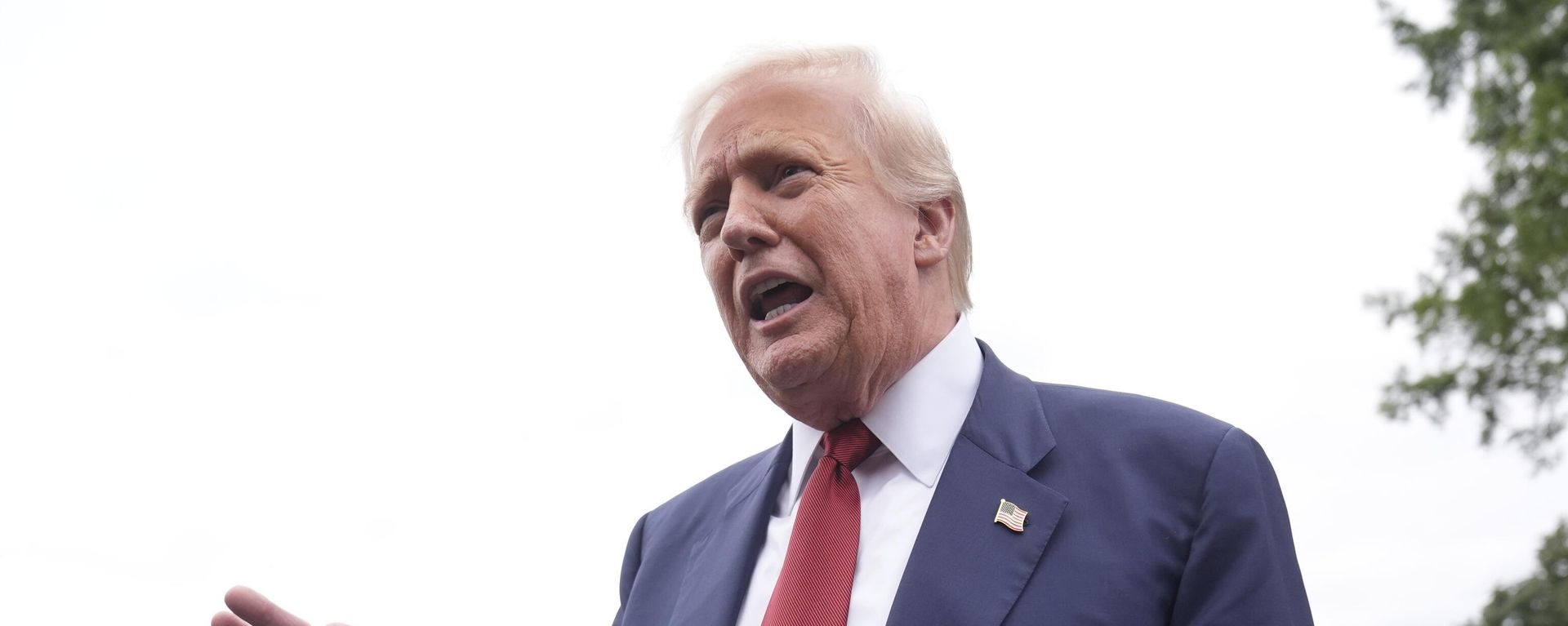 President Donald Trump talks to reporters on the South Lawn of the White House before he boards Marine One en route to Joint Base Andrews, Md., Friday, Aug. 1, 2025, in Washington - Sputnik International, 1920, 07.10.2025