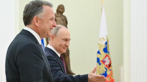 Russian President Vladimir Putin greets US President's Special Envoy for the Middle East Steve Witkoff before a meeting at the Kremlin in Moscow - Sputnik International
