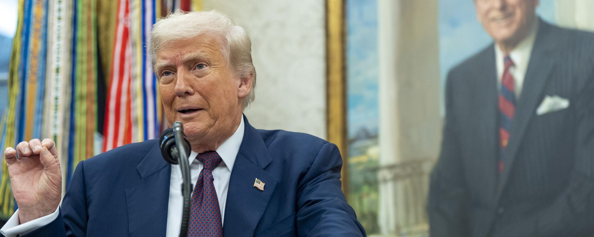 Donald Trump speaks in the Oval Office, Wednesday, Aug. 6, 2025 Donald Trump speaks in the Oval Office, Wednesday, Aug. 6, 2025 - Sputnik International, 1920, 04.11.2025