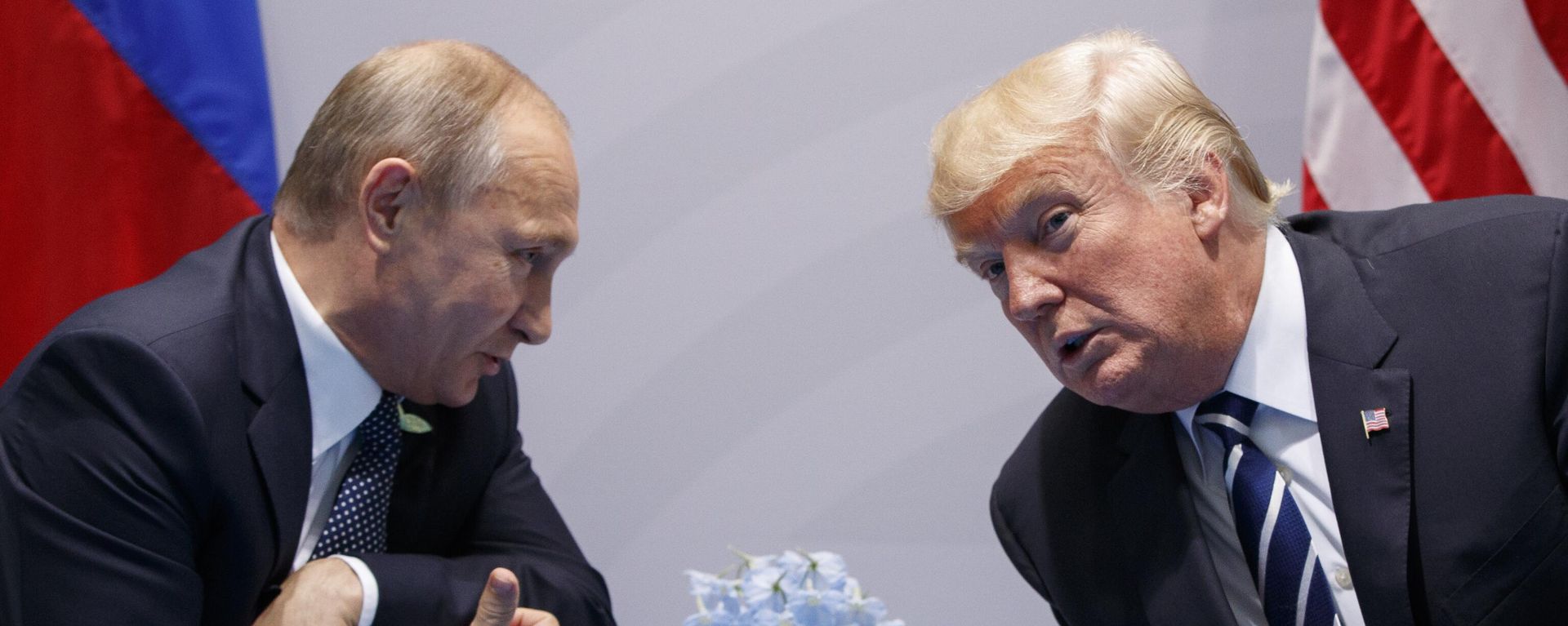 President Donald Trump, right, meets with Russian President Vladimir Putin at the G-20 Summit in Hamburg, July 7, 2017.  - Sputnik International, 1920, 07.09.2026