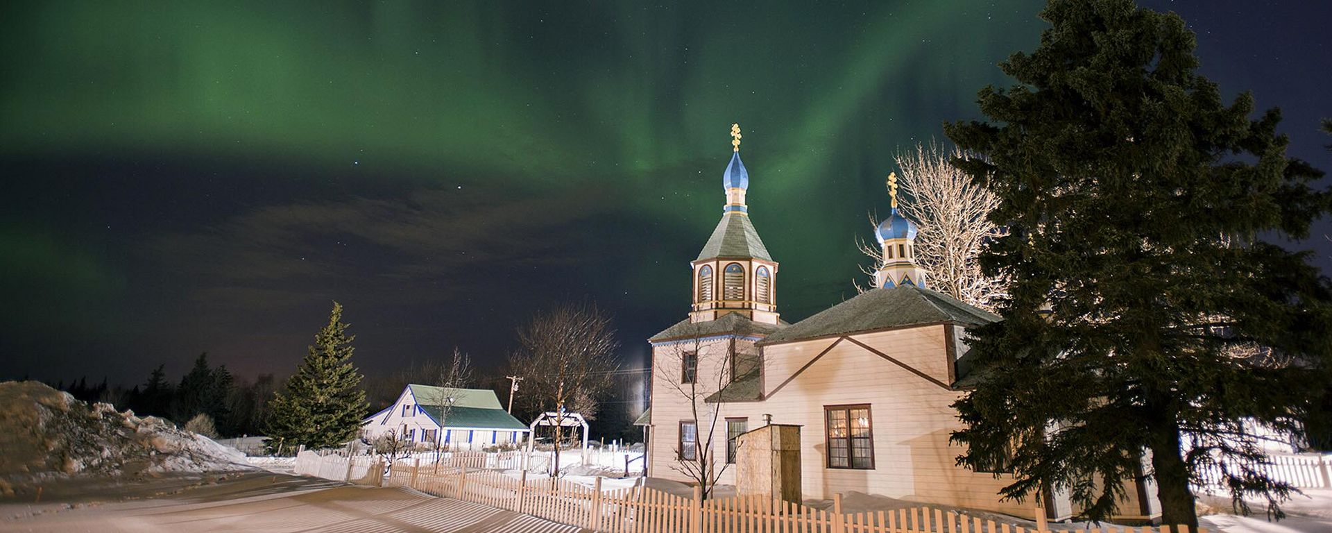 In this March 17, 2013, file photo, the aurora borealis, or northern lights, fill the night sky above the Holy Assumption of the Virgin Mary Russian Orthodox church in Kenai, Alaska In this March 17, 2013, file photo, the aurora borealis, or northern lights, fill the night sky above the Holy Assumption of the Virgin Mary Russian Orthodox church in Kenai, Alaska - Sputnik International, 1920, 12.08.2025