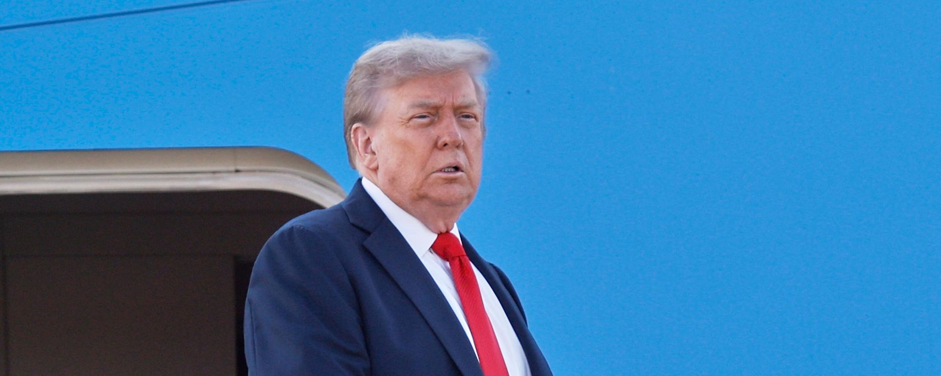 President Donald Trump boards Air Force One at Joint Base Andrews, Md., Friday, Aug. 15, 2025, en route to a meeting with Russian President Vladimir Putin in Alaska. President Donald Trump boards Air Force One at Joint Base Andrews, Md., Friday, Aug. 15, 2025, en route to a meeting with Russian President Vladimir Putin in Alaska. - Sputnik International, 1920, 20.10.2025