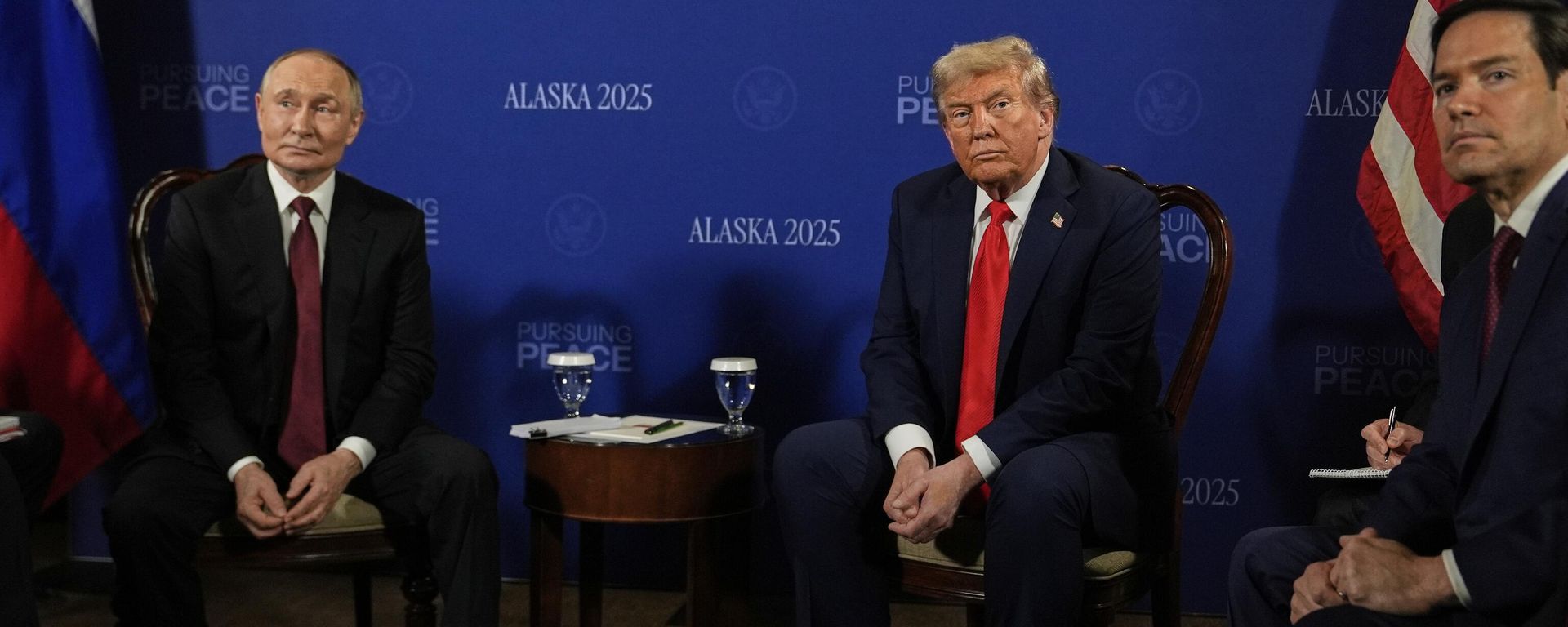 Саммит президентов США и России Дональда Трампа и Владимира Путина Саммит президентов США и России Дональда Трампа и Владимира Путина - Sputnik International, 1920, 15.08.2025