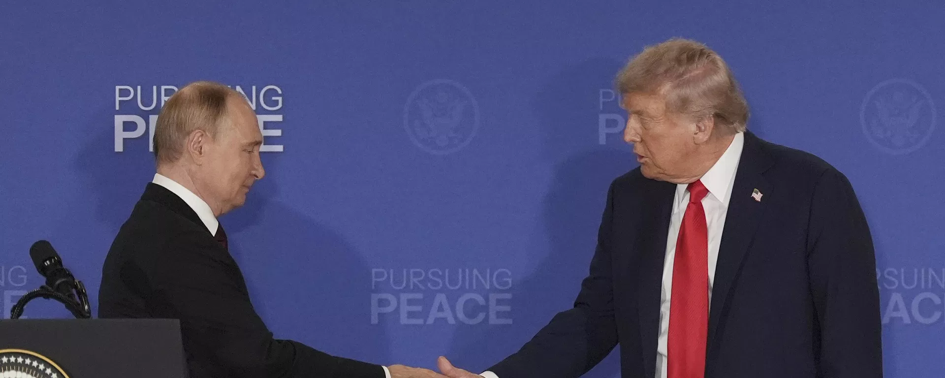 President Donald Trump, right, shakes the hand of Russia's President Vladimir Putin during a joint press conference at Joint Base Elmendorf-Richardson, Alaska, Friday, Aug. 15, 2025. President Donald Trump, right, shakes the hand of Russia's President Vladimir Putin during a joint press conference at Joint Base Elmendorf-Richardson, Alaska, Friday, Aug. 15, 2025. - Sputnik International, 1920, 22.10.2026