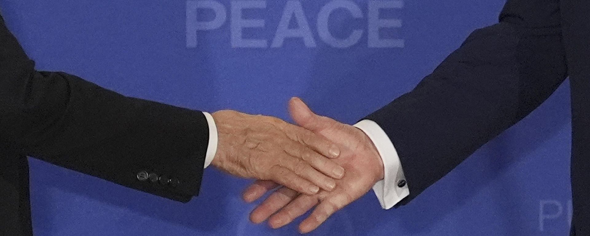 President Donald Trump, right, shakes the hand of Russia's President Vladimir Putin, left, during a joint press conference at Joint Base Elmendorf-Richardson, Alaska, Friday, Aug. 15, 2025.  - Sputnik International, 1920, 17.10.2025