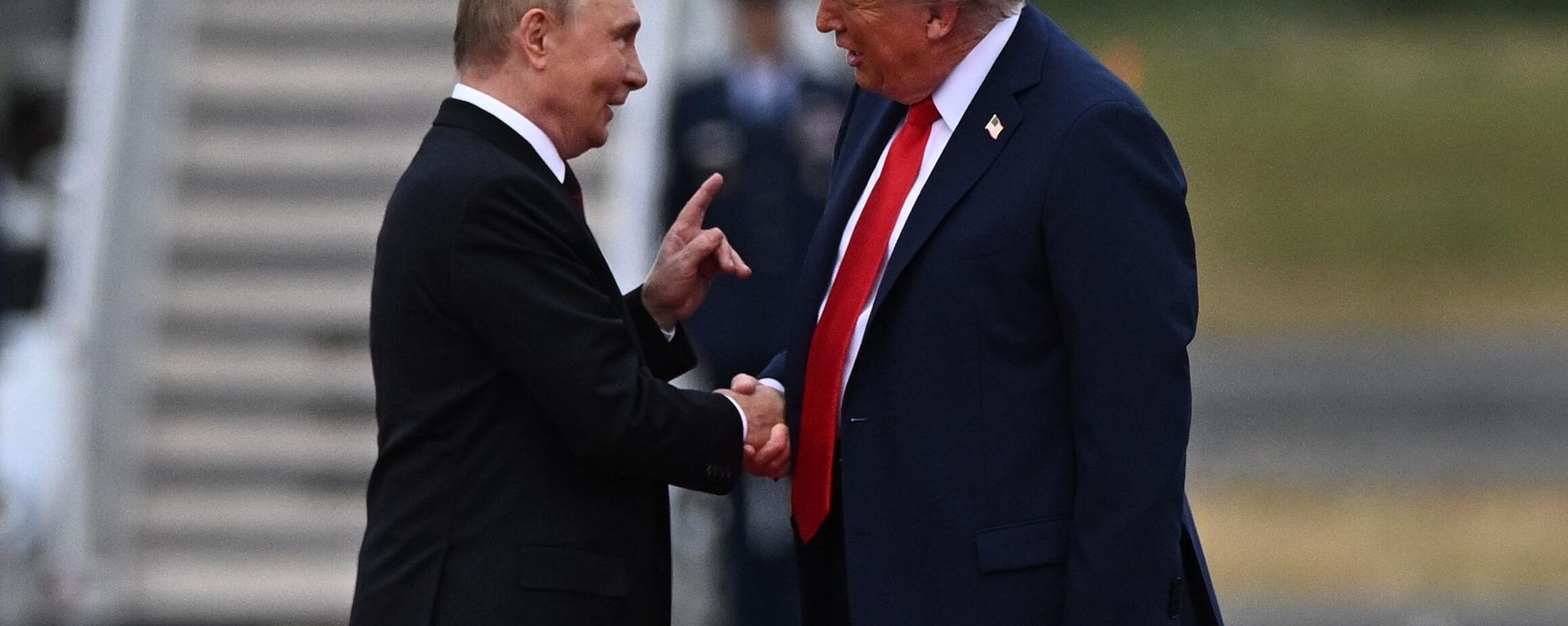 US President Donald Trump greets Russian President Vladimir Putin on the tarmac after they arrived to attend a meeting at Joint Base Elmendorf-Richardson in Anchorage, Alaska, the United States. August 15, 2025. - Sputnik International, 1920, 09.09.2026