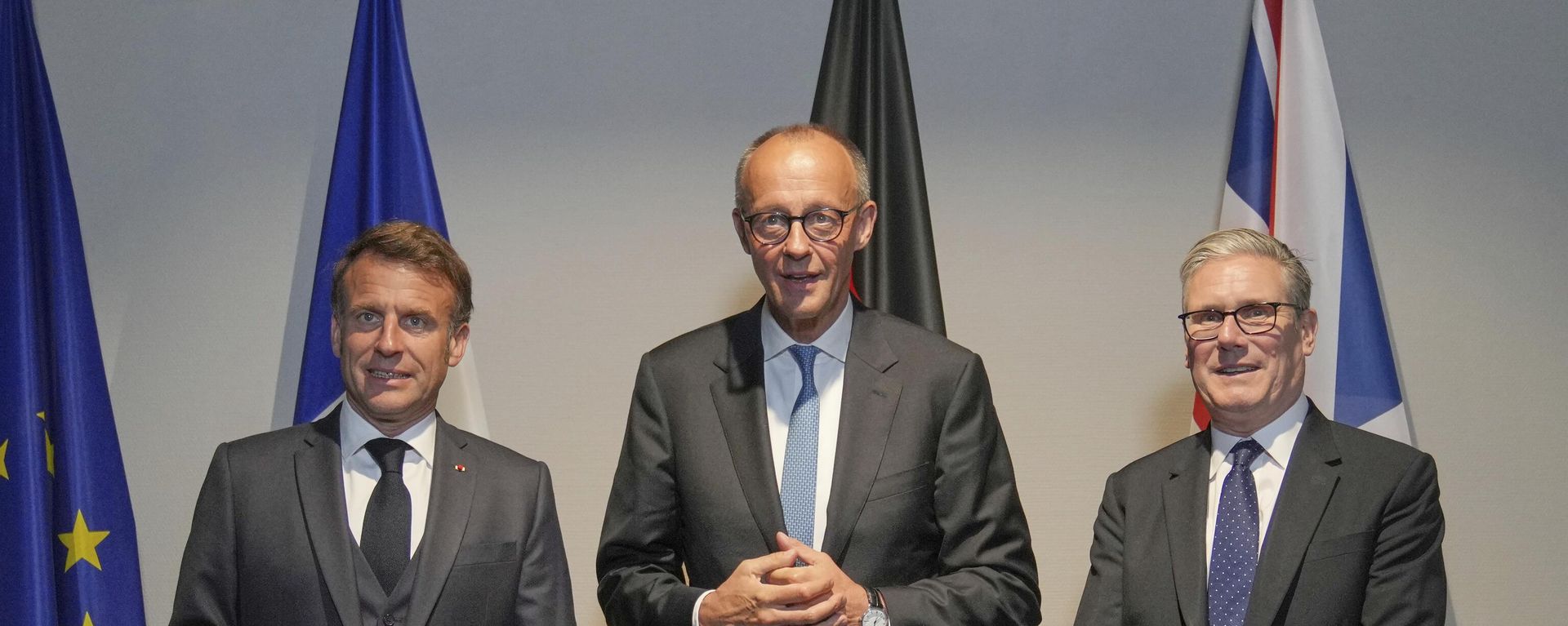 French President Emmanuel Macron, with Germany's Chancellor Friedrich Merz, and Britain's Prime Minister Keir Starmer French President Emmanuel Macron, with Germany's Chancellor Friedrich Merz, and Britain's Prime Minister Keir Starmer - Sputnik International, 1920, 17.08.2025