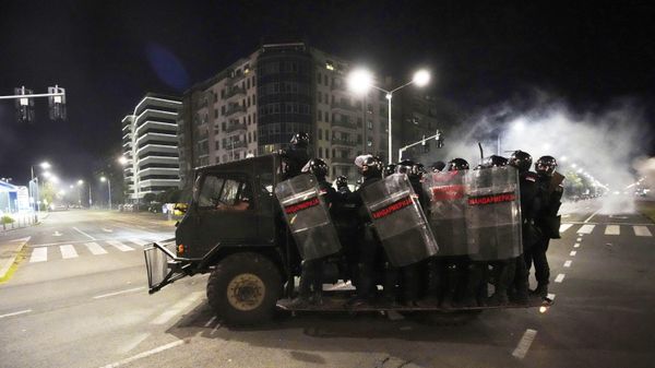 Serbian gendarmerie officers ride on a vehicle after clearing people blocking a street during an anti-government protest in Belgrade, Serbia, Saturday, Aug. 16, 2025. (AP Photo/Darko Vojinovic) - Sputnik International