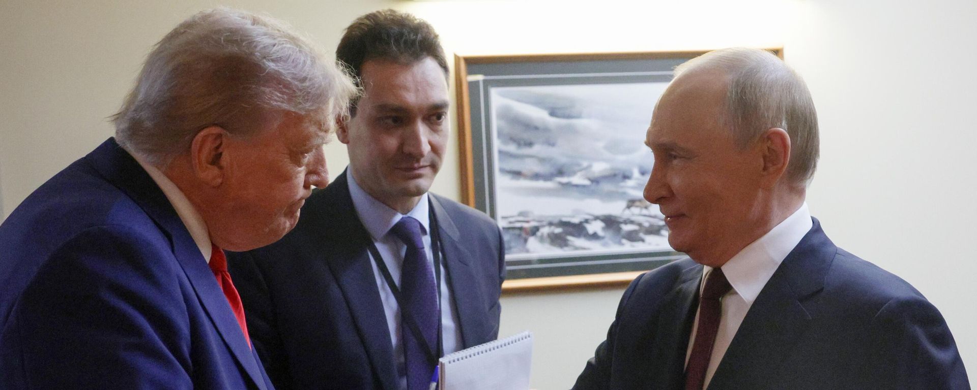 Russian President Vladimir Putin and his US counterpart Donald Trump are seen during their summit in Alaska on August 15, 2025.  - Sputnik International, 1920, 19.08.2025