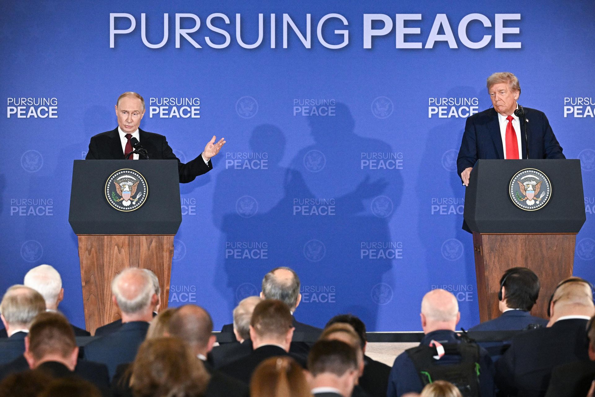 Russian President Vladimir Putin and US President Donald Trump at the press conference following their meeting in Anchorage, Alaska. August 15, 2025. - Sputnik International, 1920, 29.12.2025