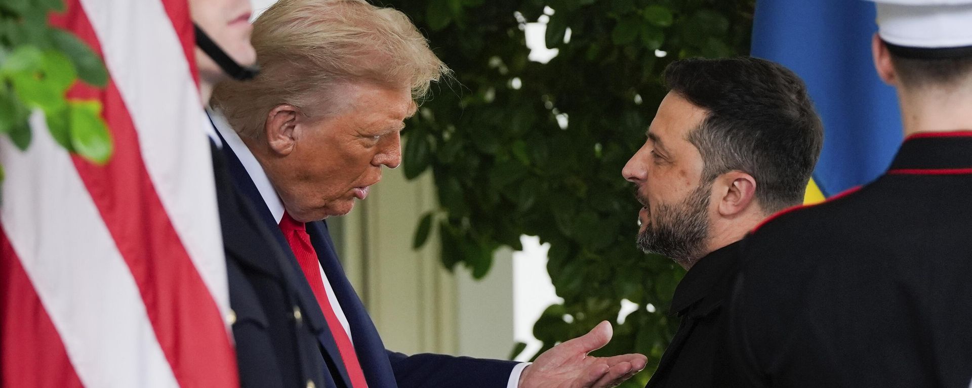 President Donald Trump greets Volodymyr Zelensky at the White House, Monday, Aug. 18, 2025, in Washington - Sputnik International, 1920, 06.12.2025