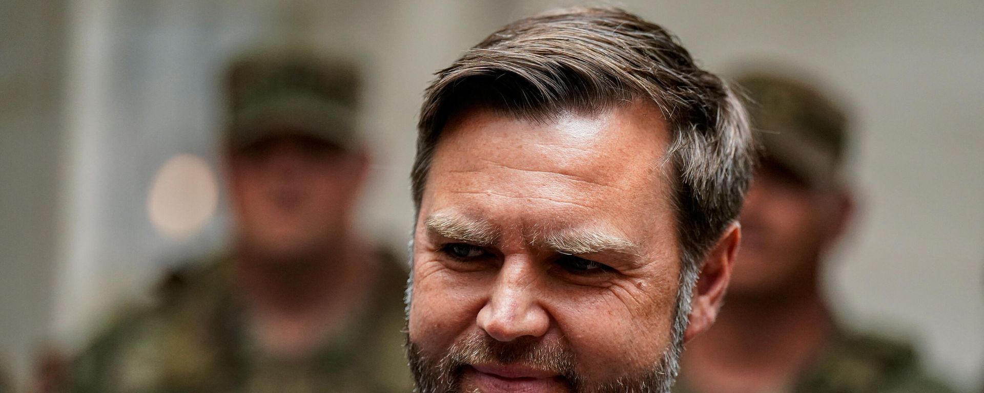 Vice President JD Vance meets with members of the National Guard at Union Station in Washington, Wednesday, Aug. 20, 2025 - Sputnik International, 1920, 18.06.2026
