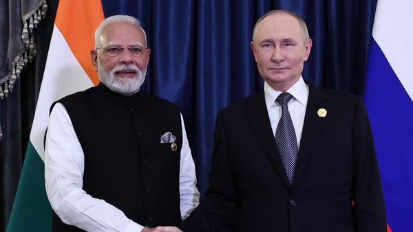 Prime Minister Narendra Modi with Russian President Vladimir Putin - Sputnik International