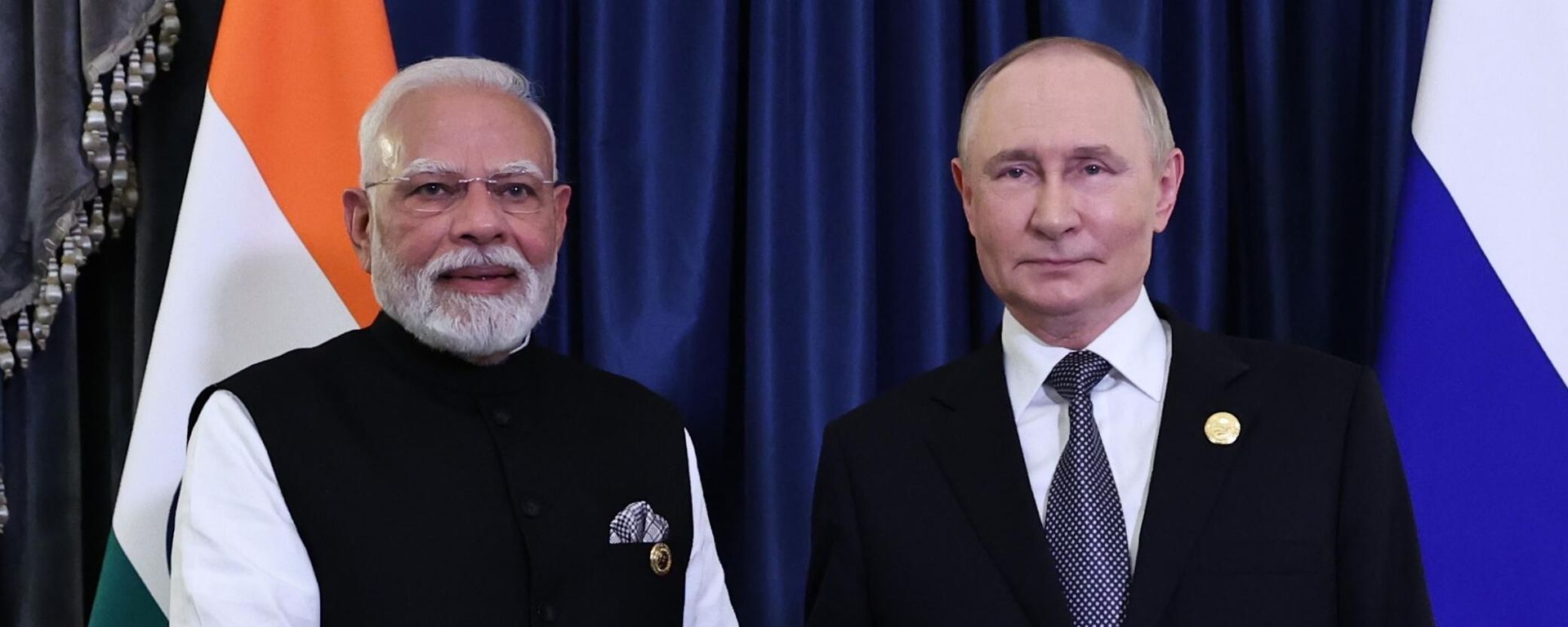 Prime Minister Narendra Modi with Russian President Vladimir Putin - Sputnik International, 1920, 01.09.2025