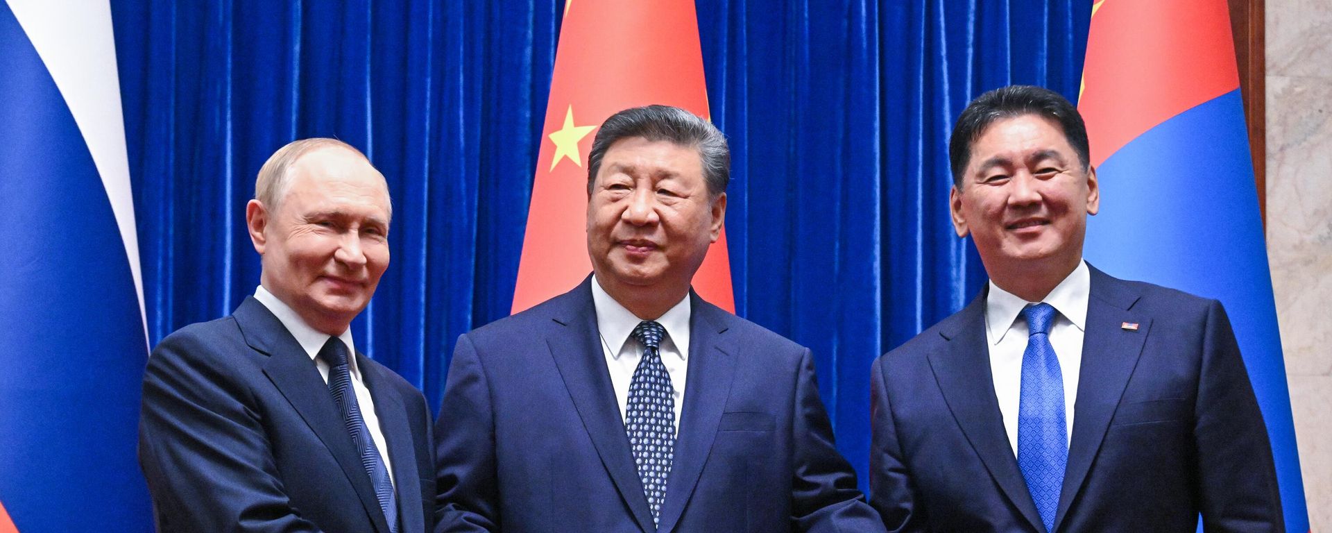September 2, 2025 — Russian President Vladimir Putin, Chinese President Xi Jinping, and Mongolian President Ukhnaagiin Khürelsükh (left to right) during a joint photo session in Beijing.
September 2, 2025 — Russian President Vladimir Putin, Chinese President Xi Jinping, and Mongolian President Ukhnaagiin Khürelsükh (left to right) during a joint photo session in Beijing.
- Sputnik International, 1920, 02.09.2025