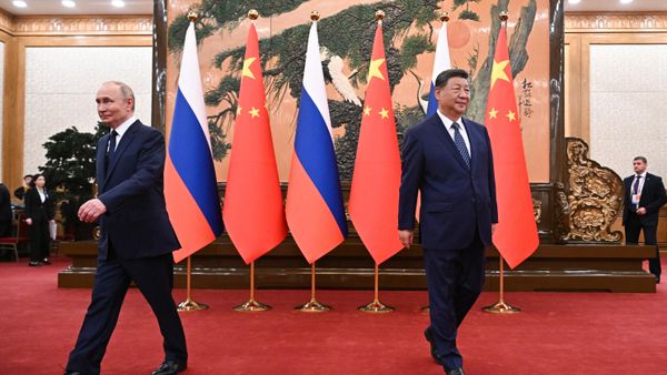 Russian President Vladimir Putin and President of the People's Republic of China Xi Jinping before the start of Russian-Chinese talks in Beijing. - Sputnik International
