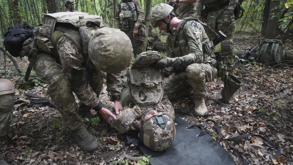 Военнослужащие 3-ей бригады ВСУ Спартан принимают участие в учениях по тактической медицине в Харьковской области - Sputnik International