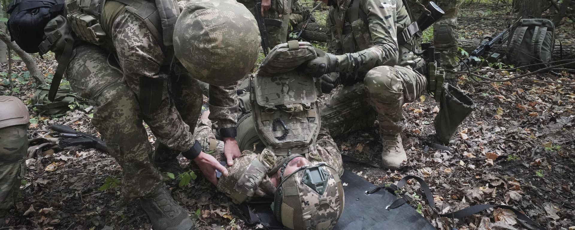 Военнослужащие 3-ей бригады ВСУ Спартан принимают участие в учениях по тактической медицине в Харьковской области Военнослужащие 3-ей бригады ВСУ Спартан принимают участие в учениях по тактической медицине в Харьковской области - Sputnik International, 1920, 04.09.2025