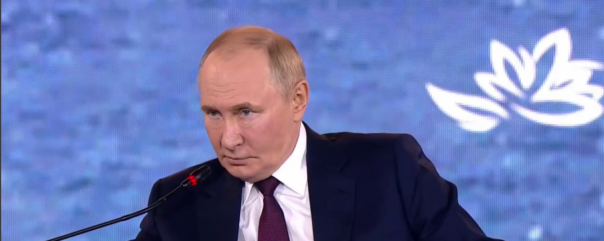 Putin’s full answer on Ukraine on the 2025 Eastern Economic Forum (EEF) at the Far Eastern Federal University on Russky Island in Vladivostok, Russia. Putin’s full answer on Ukraine on the 2025 Eastern Economic Forum (EEF) at the Far Eastern Federal University on Russky Island in Vladivostok, Russia. - Sputnik International, 1920, 05.09.2025