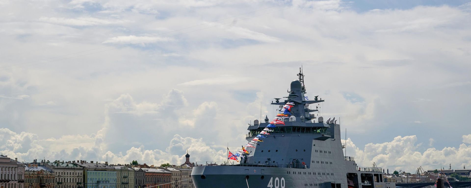 The Project 23550 ice-class patrol ship Ivan Papanin in the waters of the Neva River on the eve of Navy Day in St. Petersburg. The Project 23550 ice-class patrol ship Ivan Papanin in the waters of the Neva River on the eve of Navy Day in St. Petersburg. - Sputnik International, 1920, 07.09.2025