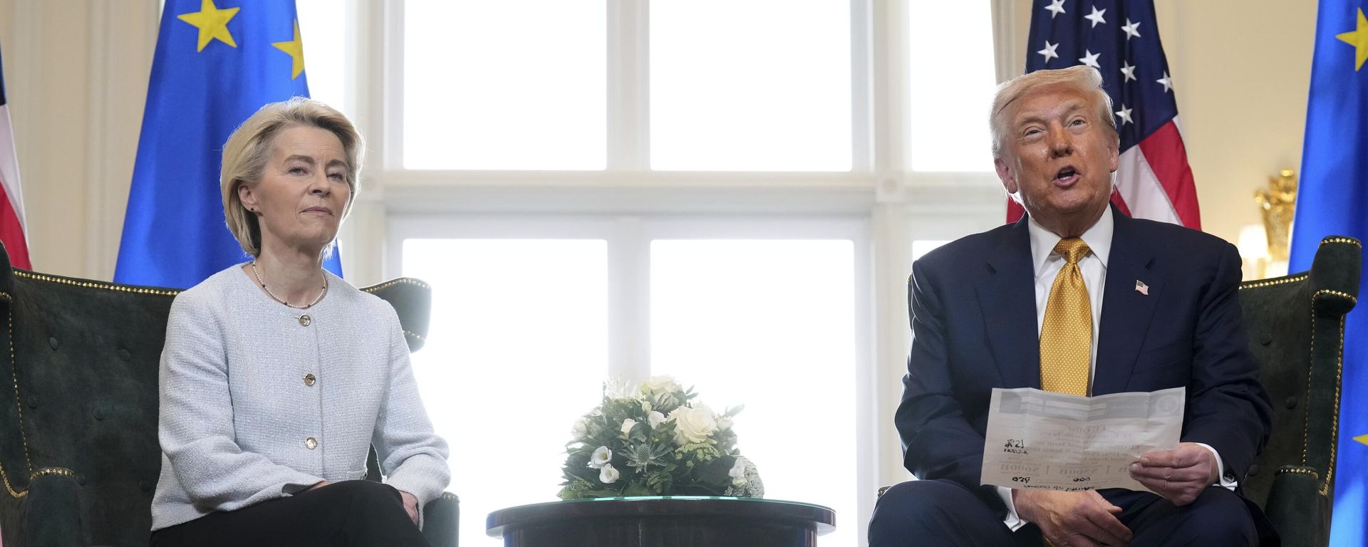 President Donald Trump reads from a paper and European Commission President Ursula von der Leyen listens after reaching a trade deal between the U.S. and the EU at the Trump Turnberry golf course in Turnberry, Scotland Sunday, July 27, 2025. President Donald Trump reads from a paper and European Commission President Ursula von der Leyen listens after reaching a trade deal between the U.S. and the EU at the Trump Turnberry golf course in Turnberry, Scotland Sunday, July 27, 2025. - Sputnik International, 1920, 10.12.2025