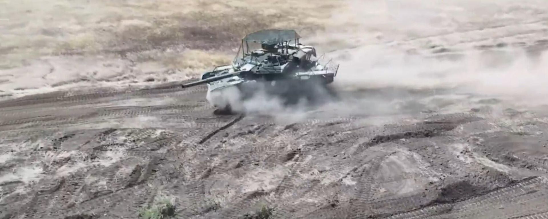 New T-90 tanks arrive to frontline - Sputnik International, 1920, 08.09.2025