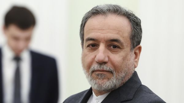 Iranian Foreign Minister Abbas Araghchi stands waiting to meet Russian President Vladimir Putin for the talks at the Kremlin in Moscow, Russia, Monday, June 23, 2025 - Sputnik International