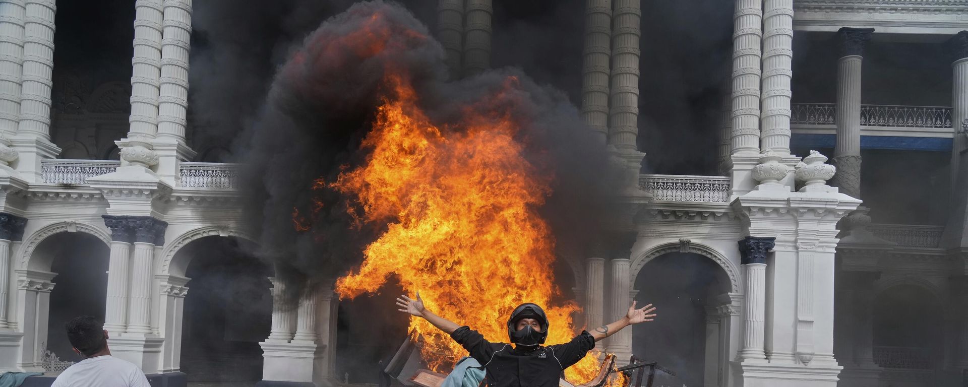 Protesters celebrate at the Singha Durbar, the seat of Nepal's government's various ministries and offices, after it was set on fire during a protest against social media ban and corruption in Kathmandu, Nepal, Tuesday, Sept. 9, 2025.  - Sputnik International, 1920, 10.09.2025