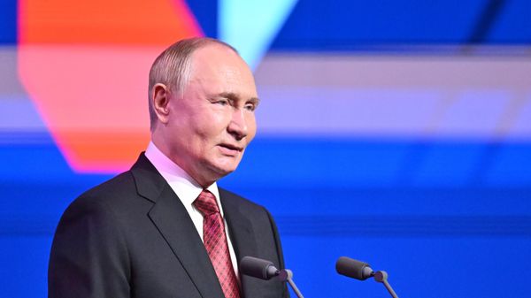 Russian President Vladimir Putin speaks at an event in the Zaryadye Concert Hall in Moscow in honor of City Day. - Sputnik International