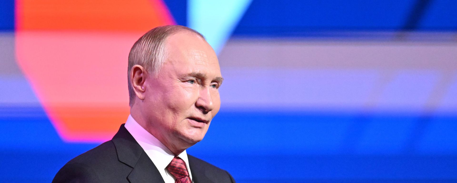 Russian President Vladimir Putin speaks at an event in the Zaryadye Concert Hall in Moscow in honor of City Day. Russian President Vladimir Putin speaks at an event in the Zaryadye Concert Hall in Moscow in honor of City Day. - Sputnik International, 1920, 13.09.2025