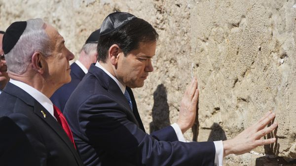 Israeli Prime Minister Benjamin Netanyahu, left, and U.S. Secretary of State Marco Rubio visit the Western Wall, the holiest site where Jews can pray, in the Old City of Jerusalem - Sputnik International
