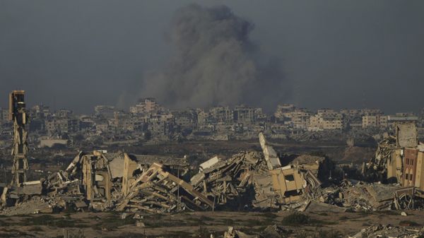 Smoke rises from an Israeli army bombardment in Gaza City, as seen from central Gaza Strip, Saturday, Sept. 13, 2025.  - Sputnik International