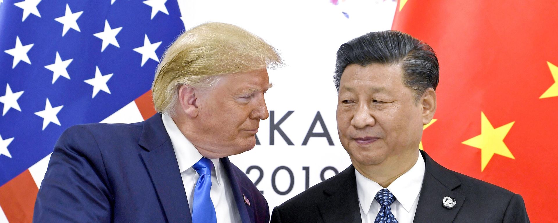 US President Donald Trump, left, shakes hands with China's President Xi Jinping during a meeting on the sidelines of the G-20 summit in Osaka, Japan, June 29, 2019. - Sputnik International, 1920, 14.01.2026