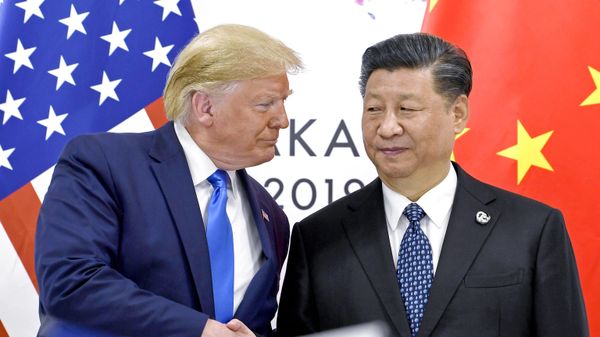 US President Donald Trump, left, shakes hands with China's President Xi Jinping during a meeting on the sidelines of the G-20 summit in Osaka, Japan, June 29, 2019. - Sputnik International