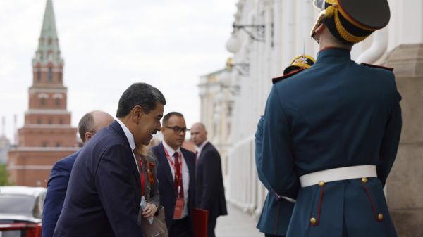 Venezuelan President Nicolas Maduro, left, enters the Kremlin in Moscow, Russia, Wednesday, May 7, 2025, for his meeting with Russian President Vladimir Putin ahead of celebrations of the 80th anniversary of the Soviet Union's victory over Nazi Germany during the World War II. - Sputnik International