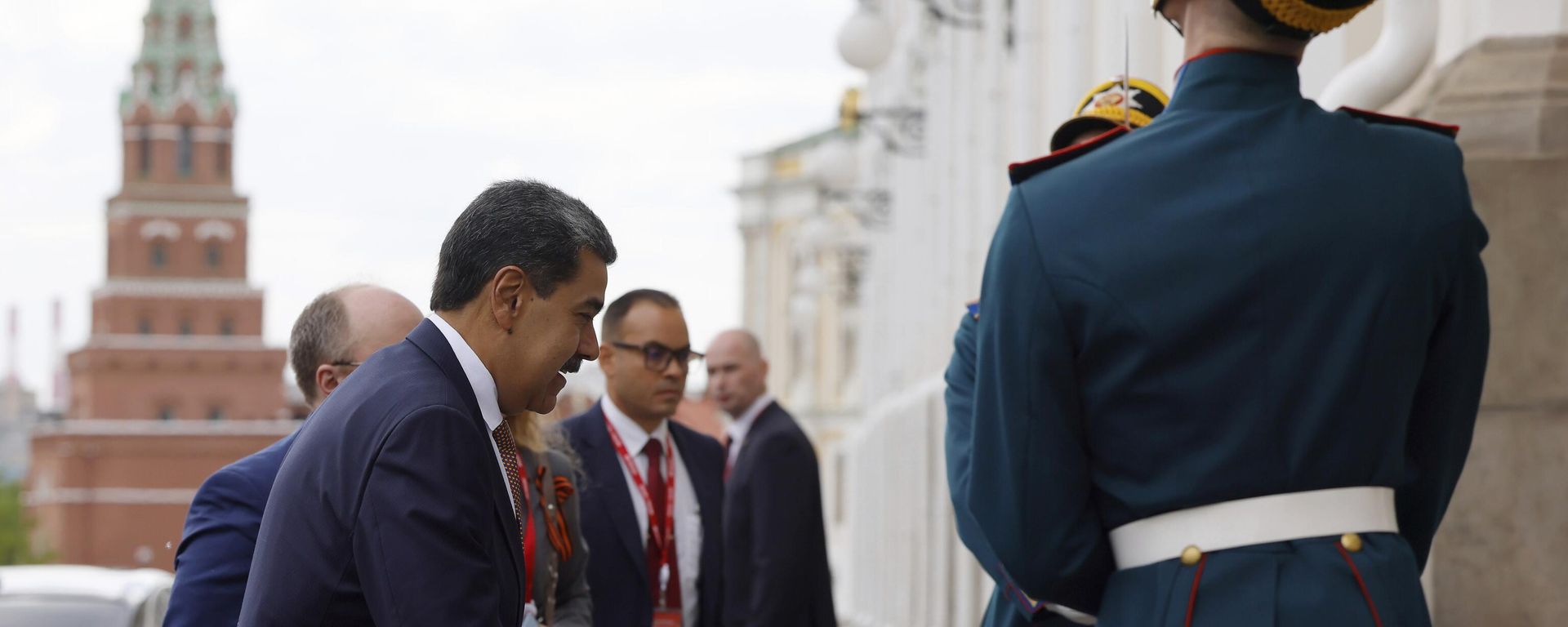Venezuelan President Nicolas Maduro, left, enters the Kremlin in Moscow, Russia, Wednesday, May 7, 2025, for his meeting with Russian President Vladimir Putin ahead of celebrations of the 80th anniversary of the Soviet Union's victory over Nazi Germany during the World War II. - Sputnik International, 1920, 19.09.2025