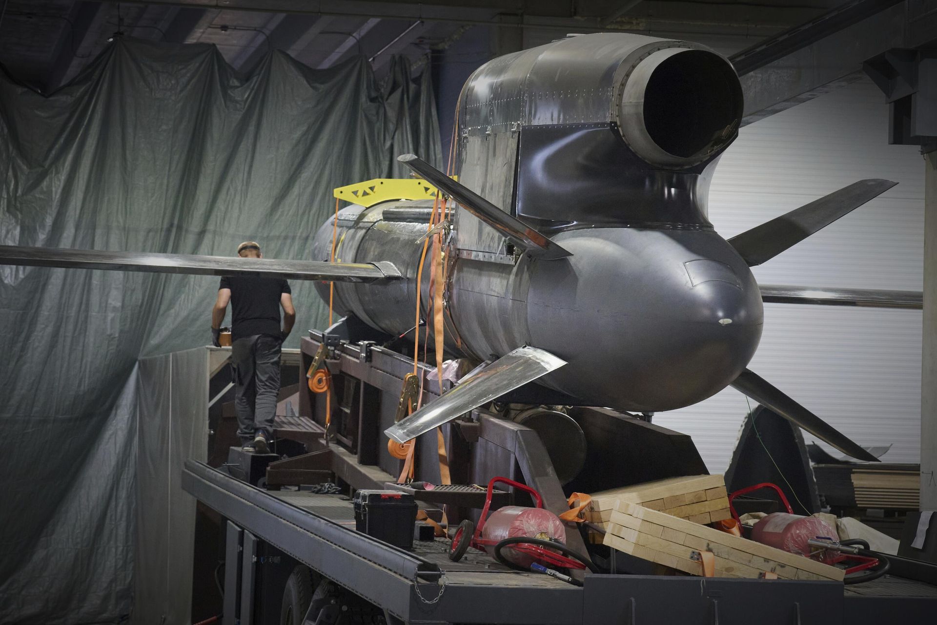 Workers inspect Flamingo missiles a Fire Point's secret factory in Ukraine on Thursday, Aug. 14, 2025.  - Sputnik International, 1920, 30.07.2026