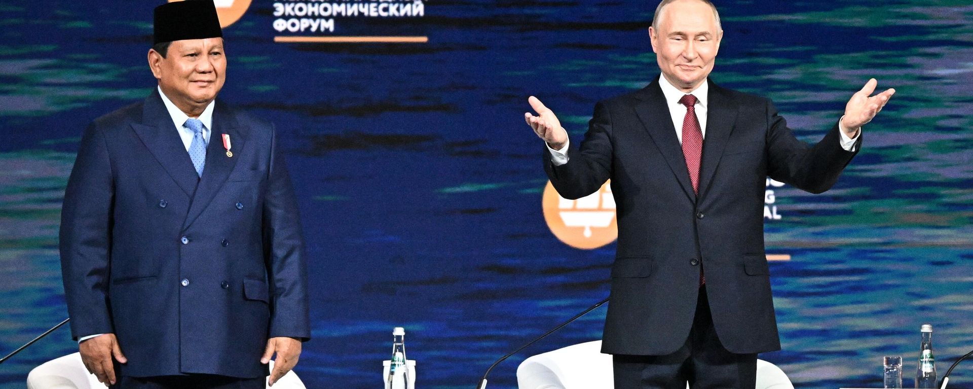 June 20, 2025. Russian President Vladimir Putin at the plenary session of the 28th St. Petersburg International Economic Forum. On the left – Indonesian President Prabowo Subianto. June 20, 2025. Russian President Vladimir Putin at the plenary session of the 28th St. Petersburg International Economic Forum. On the left – Indonesian President Prabowo Subianto. - Sputnik International, 1920, 04.10.2025