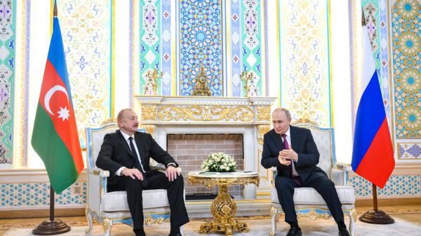 Russian President Vladimir Putin and Azerbaijani President Ilham Aliyev - Sputnik International