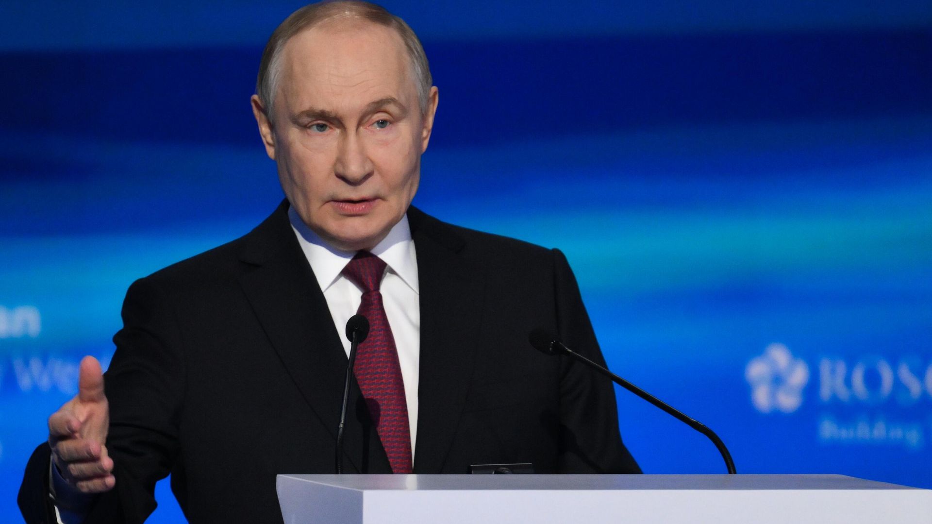 Russian President Vladimir Putin at the plenary session of the Russian Energy Week forum Russian President Vladimir Putin at the plenary session of the Russian Energy Week forum - Sputnik International, 1920, 16.10.2025