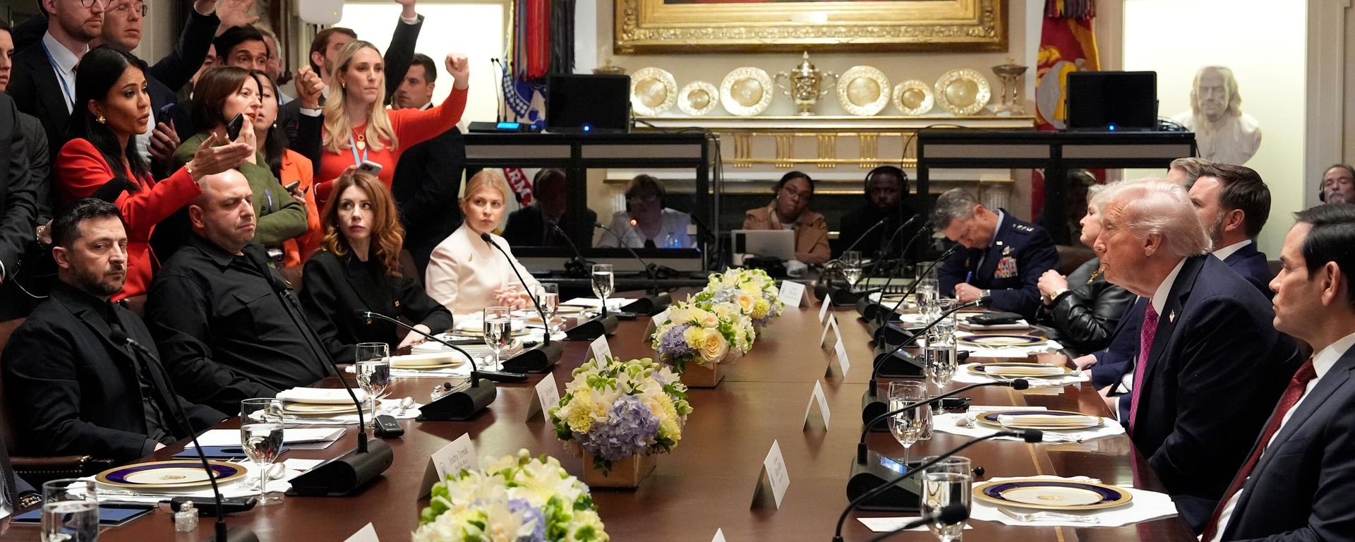 President Donald Trump, second right, and Ukraine's President Volodymyr Zelenskyy, seated left, sit as reporters as questions before a lunch in the Cabinet Room of the White House, Friday, Oct. 17, 2025, in Washington. President Donald Trump, second right, and Ukraine's President Volodymyr Zelenskyy, seated left, sit as reporters as questions before a lunch in the Cabinet Room of the White House, Friday, Oct. 17, 2025, in Washington. - Sputnik International, 1920, 17.10.2025