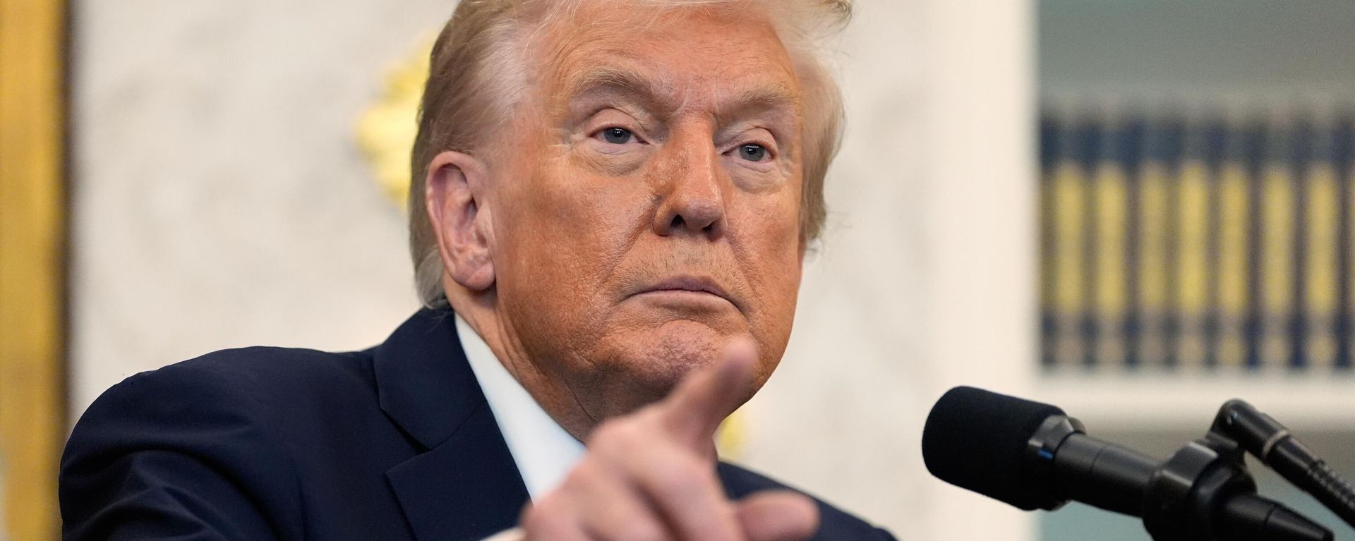 President Donald Trump speaks in the Oval Office of the White House, Thursday, Oct. 16, 2025, in Washington - Sputnik International, 1920, 04.11.2025