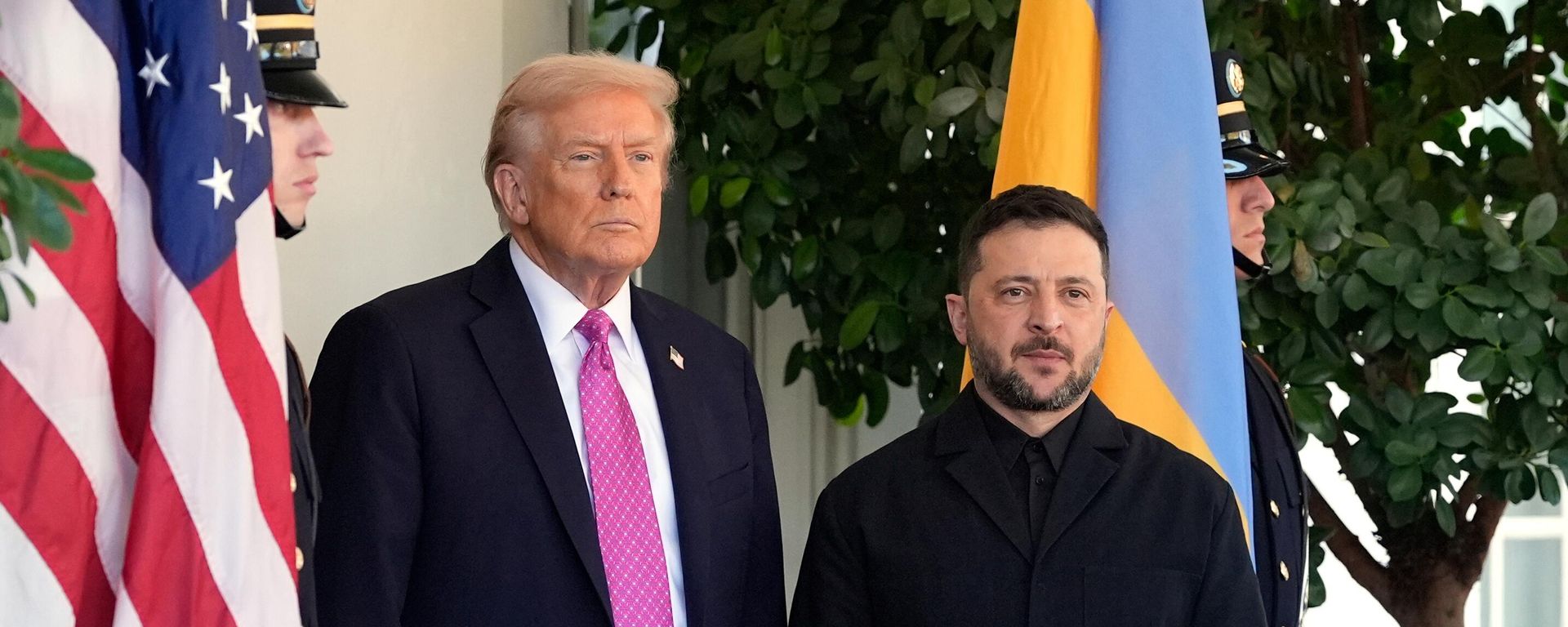 President Donald Trump, left, greets Ukraine's Volodymyr Zelensky at the White House, Friday, Oct. 17, 2025, in Washington. President Donald Trump, left, greets Ukraine's Volodymyr Zelensky at the White House, Friday, Oct. 17, 2025, in Washington. - Sputnik International, 1920, 18.10.2025