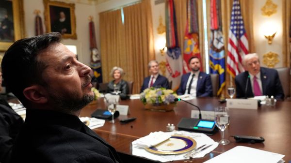 President Donald Trump, right, speaks before a lunch with Ukraine's Volodymyr Zelenskyy, from left, as White House Chief of Staff Susie Wiles, Treasury Secretary Scott Bessent and Vice President JD Vance listen in the Cabinet Room of the White House, Friday, Oct. 17, 2025, in Washington.  - Sputnik International
